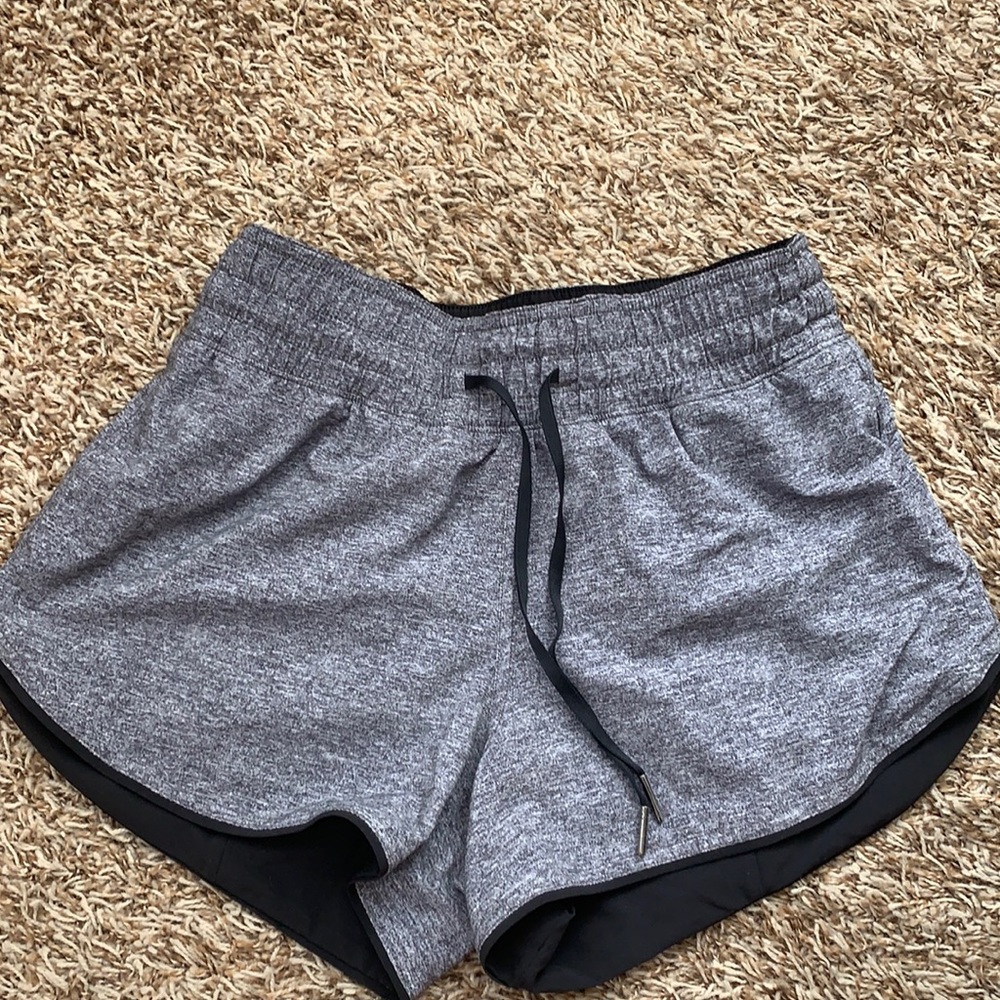 lululemon reversible shorts size 4